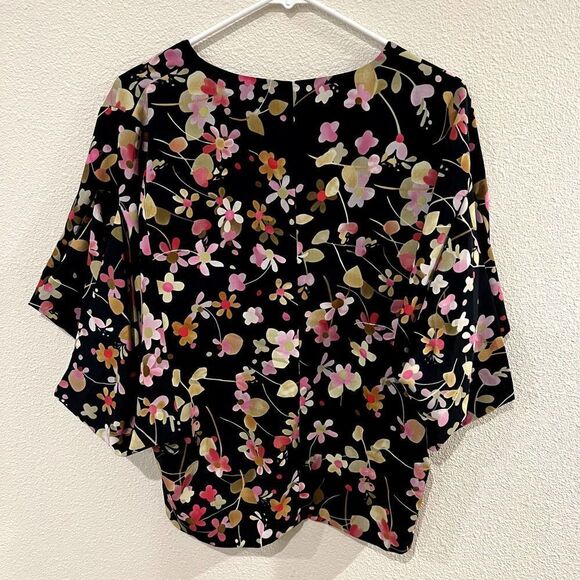 CAbi 3695 Charm Blouse Floral Print Short Sleeve Blouse Size XS - Picture 2 of 4